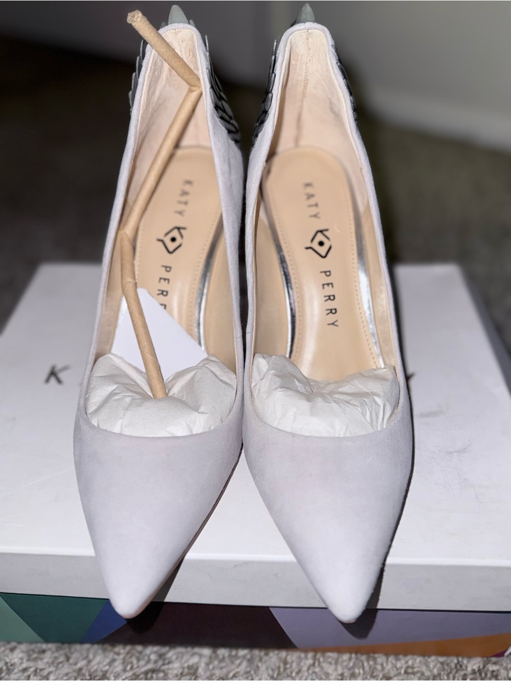 Katy Perry The Starling Grey Suede Wing Pumps • Size 7.5M - Picture 2 of 7